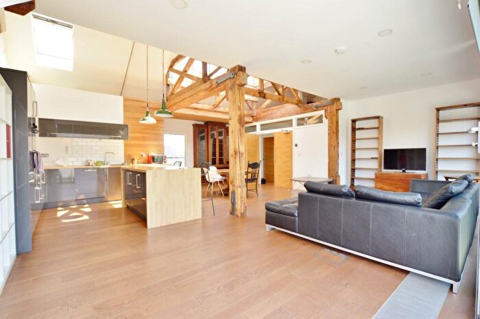 3 Bedroom Flat To Rent In Fawe Street, London, E14