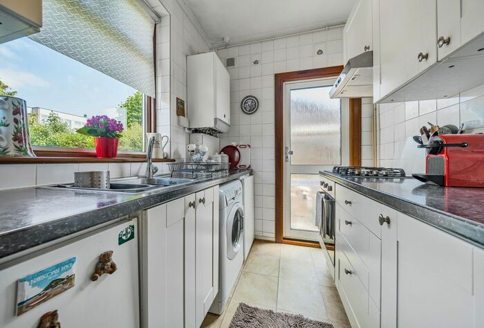 2 Bedroom Bungalow For Sale In Hammond Ave, Mitcham, Surrey, CR4