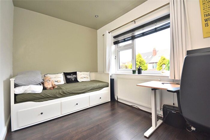 2 Bedroom Bungalow For Sale In Red Hall Drive, Leeds, West Yorkshire, LS14