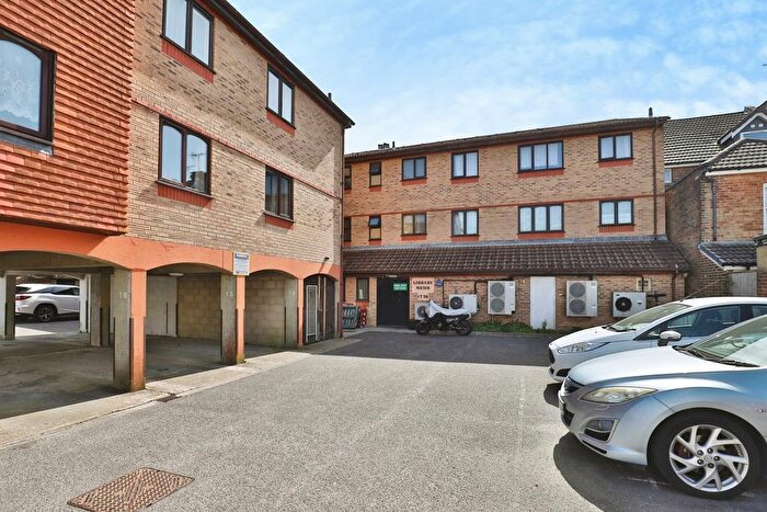 2 Bedroom Flat For Sale In Shillito Road, Poole, Dorset, BH12