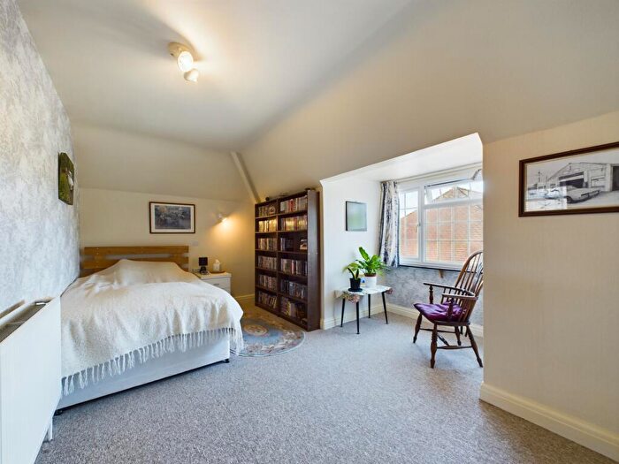 4 Bedroom Chalet For Sale In Pastures Avenue, Littleover, DE23