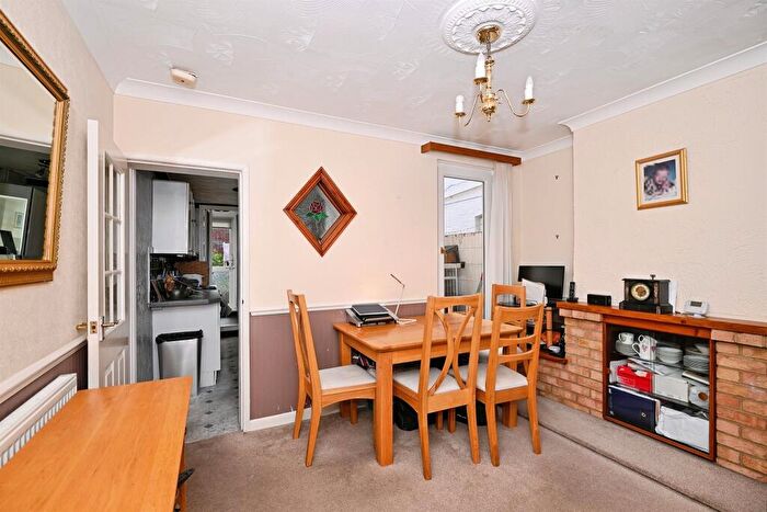 3 Bedroom Terraced House For Sale In Glanville Road, Gillingham, ME7