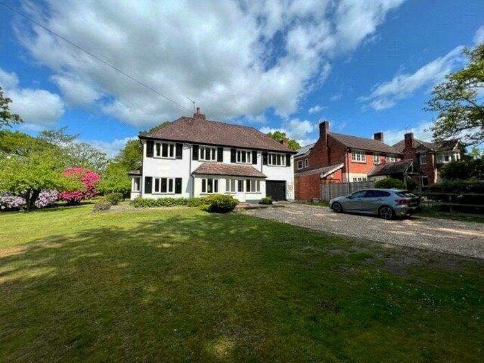4 Bedroom Detached House To Rent In Baddesley Road, Chandler's Ford, Eastleigh, Hampshire, SO53