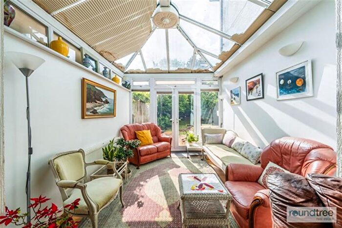 5 Bedroom Semi-Detached House For Sale In Rowsley Avenue, Hendon, NW4