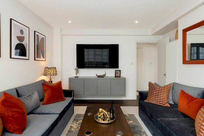 1 Bedroom Flat To Rent In Winchester Court, Vicarage Gate, W8