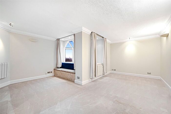 3 Bedroom Flat To Rent In Kings Road, Chelsea, SW3
