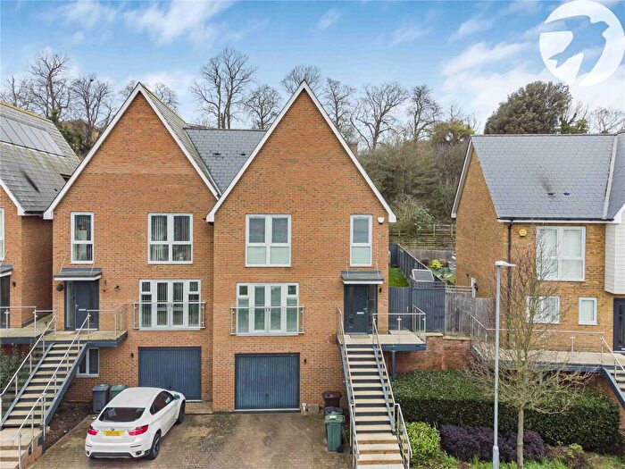 3 Bedroom Semi-Detached House For Sale In Castleridge Drive, Greenhithe, Kent, DA9