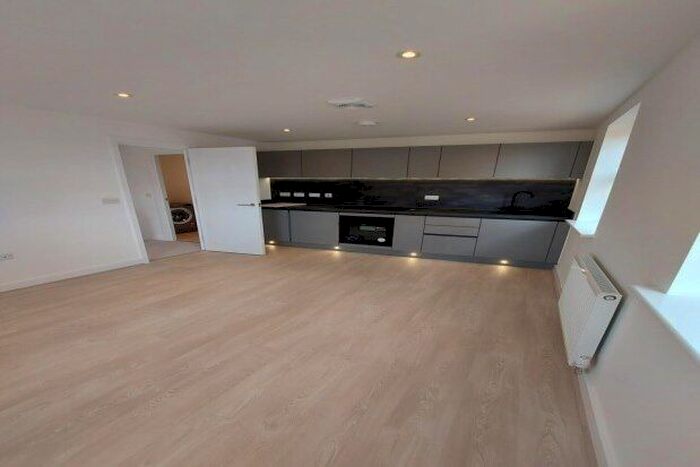 2 Bedroom Property To Rent In Copper Beech Court, Leeds, LS16