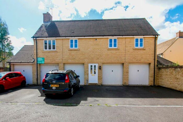 2 Bedroom Apartment To Rent In Madley Park, Witney, OX28