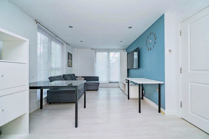 1 Bedroom Apartment For Sale In Midland Road, Hemel Hempstead, HP2
