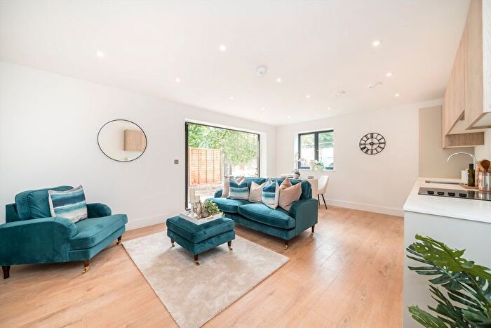 2 Bedroom Flat For Sale In Long Acre Court, Argyle Road, W13
