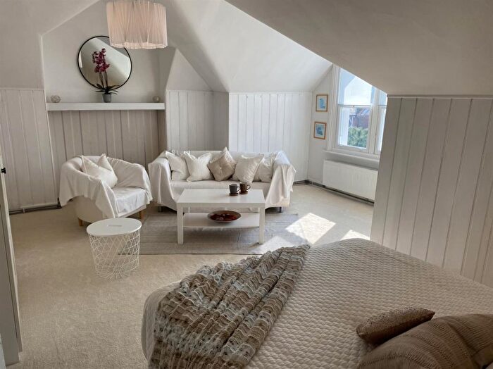 Studio To Rent In Buxton Gardens, Acton, W3