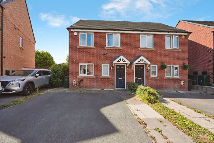 3 Bedroom Semi-Detached House For Sale In Denham Drive, Bradford, BD6