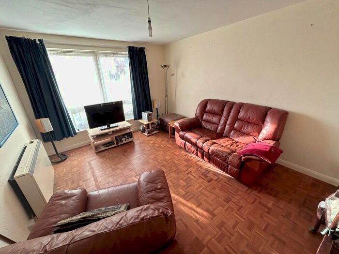 2 Bedroom Flat To Rent In Upton Dene, Sutton, SM2