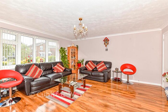 4 Bedroom Link Detached House For Sale In Marlborough Close, Chichester, West Sussex, PO19