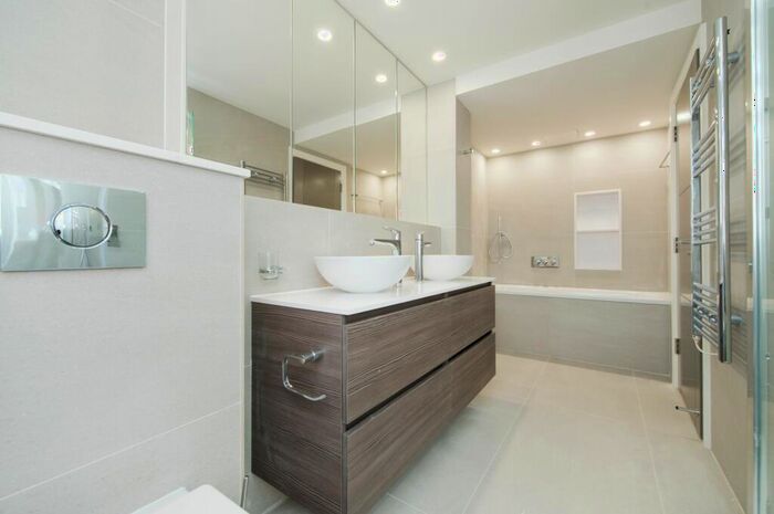 2 Bedroom Flat To Rent In Lyndhurst Road, Hampstead, NW3