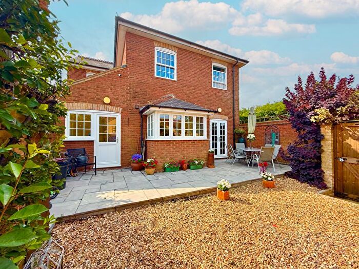 4 Bedroom Detached House For Sale In Chapel Square, Stewkley, LU7