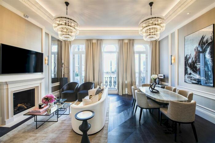 2 Bedroom Flat To Rent In Prince Of Wales Terrace, Kensington, London, W8