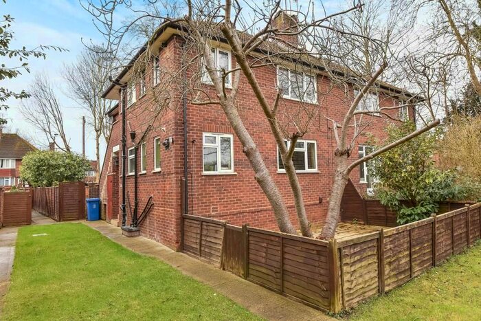 2 Bedroom Maisonette To Rent In Maidenhead, Berkshire, SL6