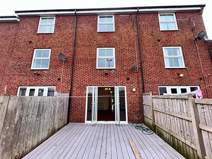 4 Bedroom Town House To Rent In Littlebrooke Close, Bolton, BL2