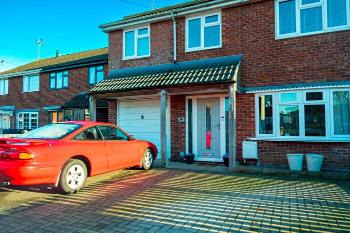 4 Bedroom Semi-detached House For Sale In Cedar Close, Uttoxeter, ST14