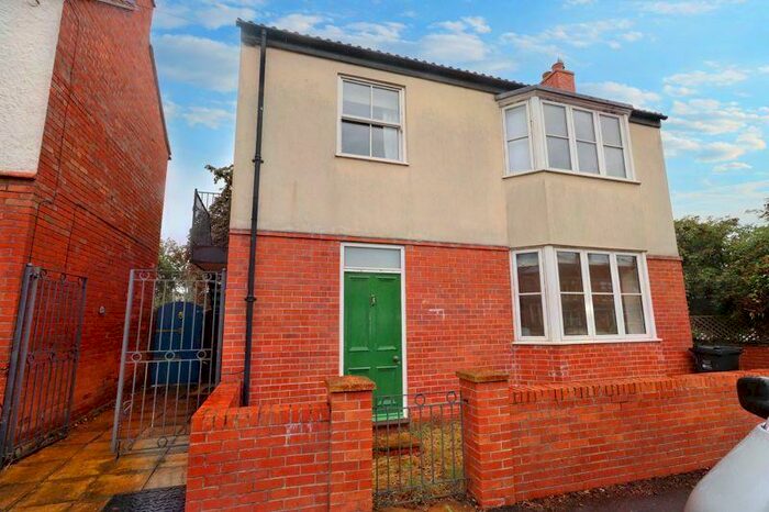 2 Bedroom Flat To Rent In Benedict Street, Glastonbury, BA6