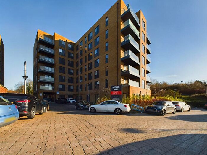 1 Bedroom Flat For Sale In Leaden Hill, Coulsdon, CR5