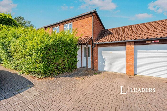 2 Bedroom Maisonette For Sale In Coachmaker Court, Neath Hill, Milton Keynes, MK14