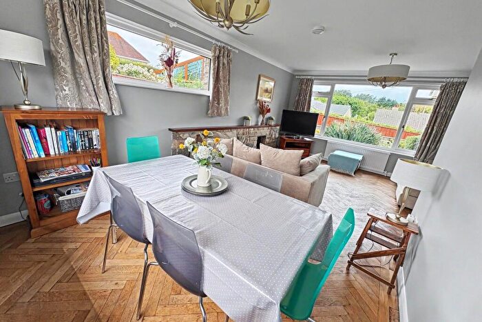 3 Bedroom Detached Bungalow For Sale In Corfe Castle, BH20 - Photo 5
