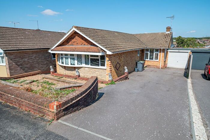 3 Bedroom Detached Bungalow For Sale In Greenfield Crescent, Cowplain, PO8