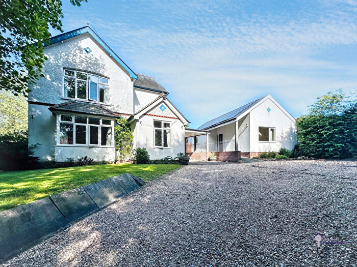 5 Bedroom Detached House For Sale In Botley Road, Burridge, SO31