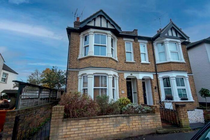 1 Bedroom Flat To Rent In Lymington Avenue, Leigh-On-Sea, Essex, SS9