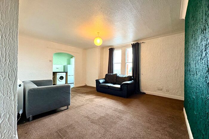 2 Bedroom Flat To Rent In Swinley Road, Wigan, WN1