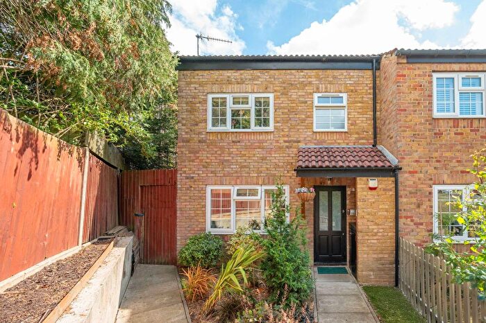 4 Bedroom End Terrace House For Sale In Moorlands Avenue, Mill Hill, London, NW7