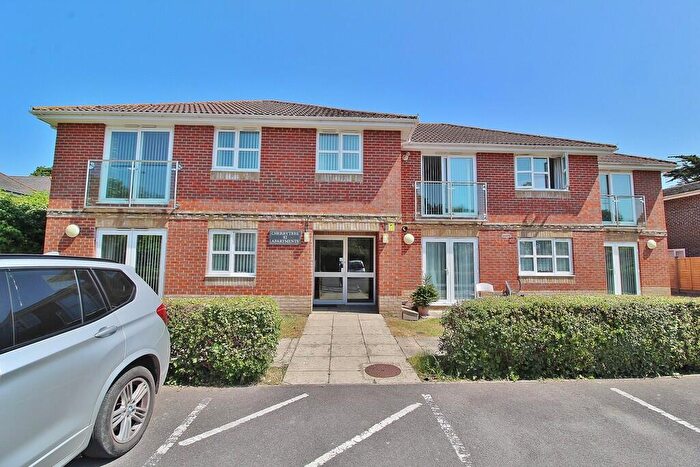 1 Bedroom Flat For Sale In Cherry Tree Apartments, Hambledon Road, PO7