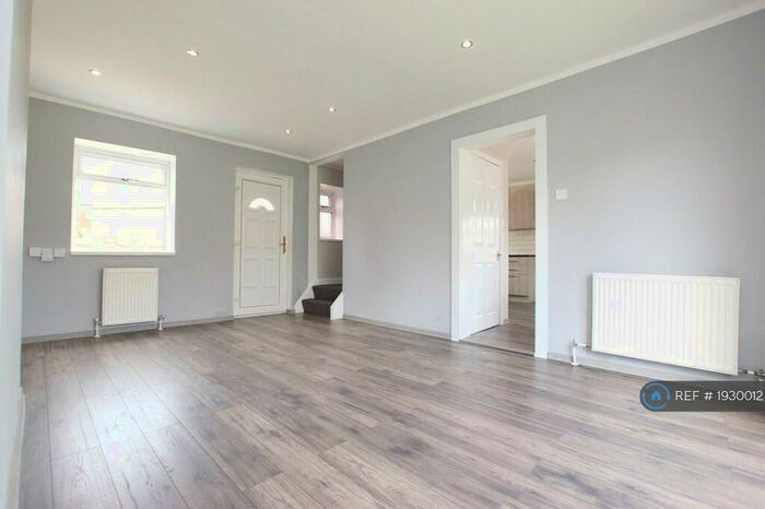 3 Bedroom Semi-Detached House To Rent In Colley Crescent, Barnsley, S70