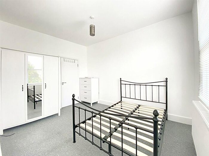 Apartment To Rent In Lancaster Road, Finsbury Park, London, N4