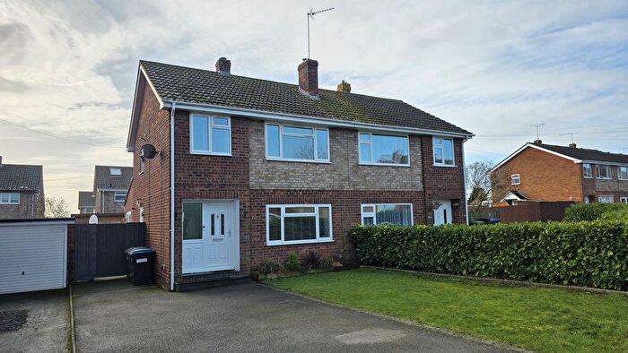 3 Bedroom Semi-Detached House For Sale In Lakin Drive, Bishops Itchington, CV47