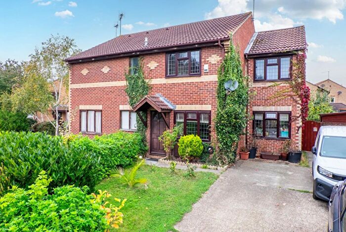3 Bedroom Semi-detached House For Sale In Worcester Park, Greenhithe, DA9