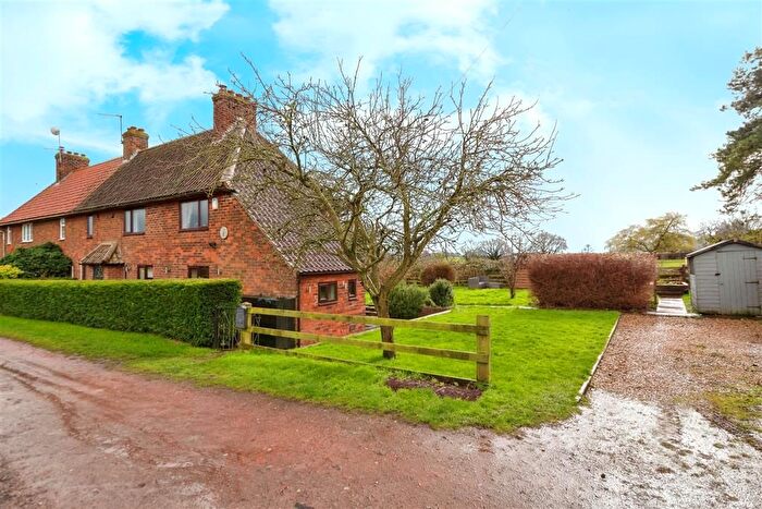 3 Bedroom Semi-Detached House For Sale In Averham Park Farm Cottages, Averham, Newark, NG23