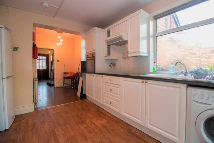 4 Bedroom House To Rent In Finchley Road, Manchester, M14