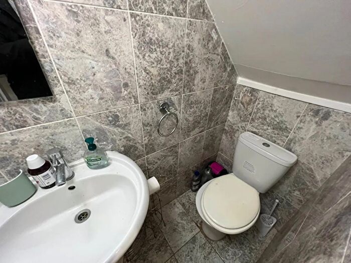 3 Bedroom Flat To Rent In St. Mary Road, London, E17