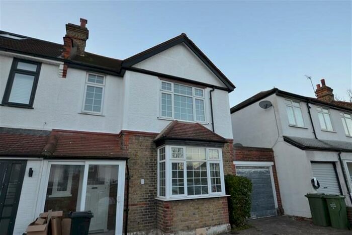 3 Bedroom Semi-Detached House To Rent In Larkshall Road, Chingford, E4
