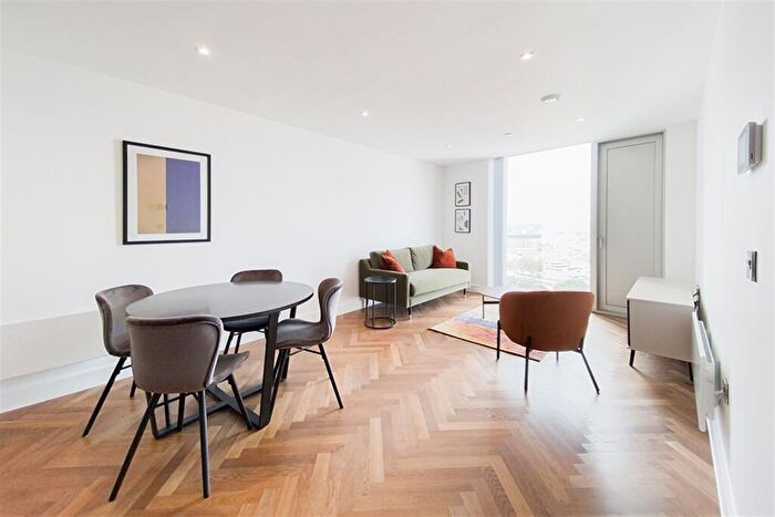 2 Bedroom Apartment To Rent In East Tower, Owen Street, M15