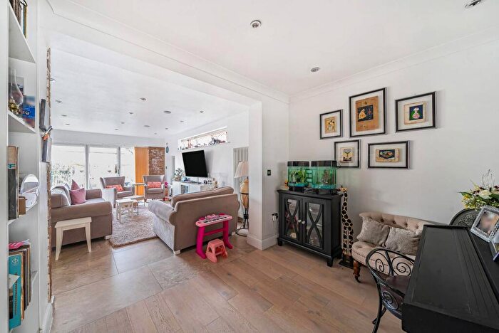 7 Bedroom Detached House For Sale In Greenfield Gardens, Cricklewood, London, NW2