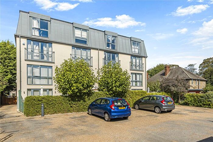 2 Bedroom Flat For Sale In Warfield Court, Hampton, TW12