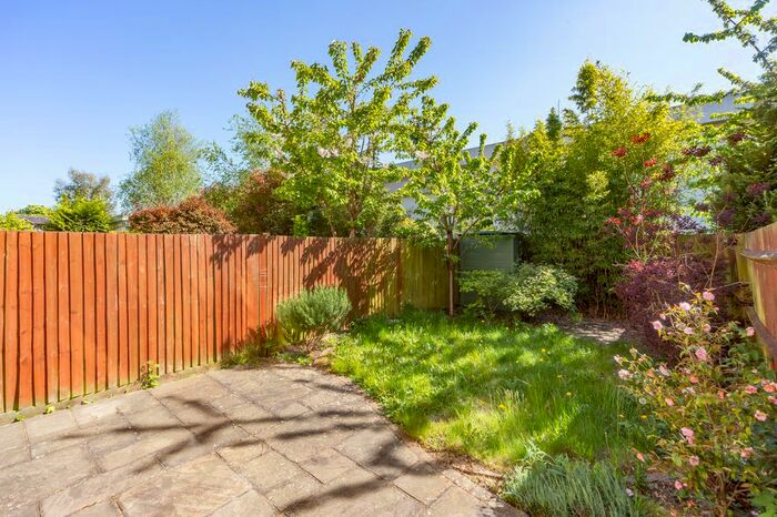 3 Bedroom Town House To Rent In Hogarth Close, Uxbridge, Greater London, UB8