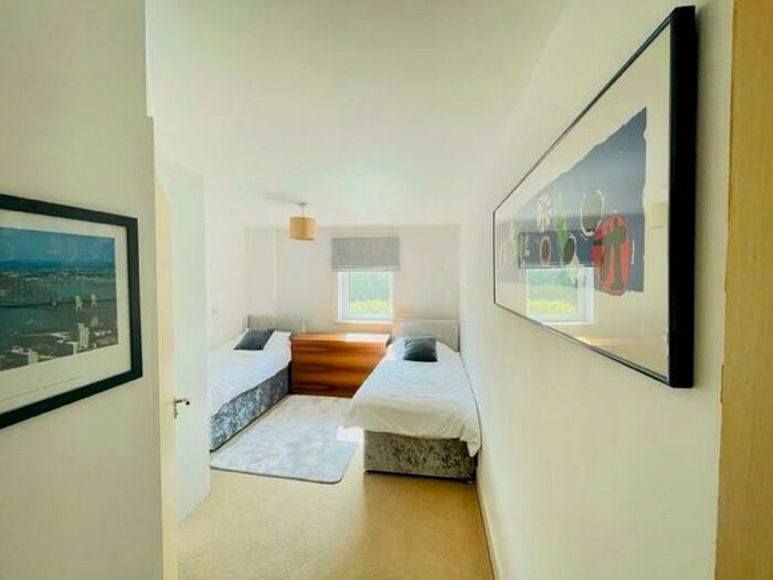 2 Bedroom Apartment To Rent In Windsor, Berkshire, SL4