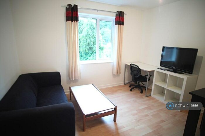 2 Bedroom Flat To Rent In Meanwood Heights, Leeds, LS7