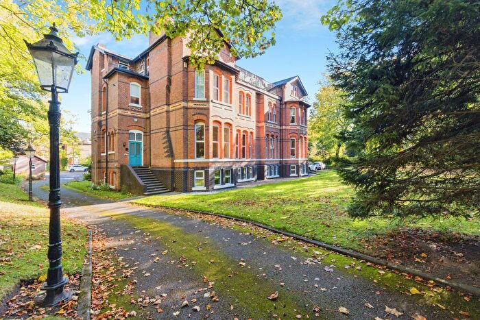 2 Bedroom Flat For Sale In Ellesmere Road, Manchester, M30